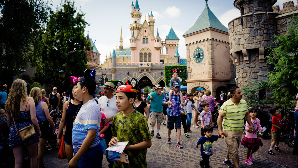 disneyland-in-august-best-worst-days-to-go-is-it-packed-real