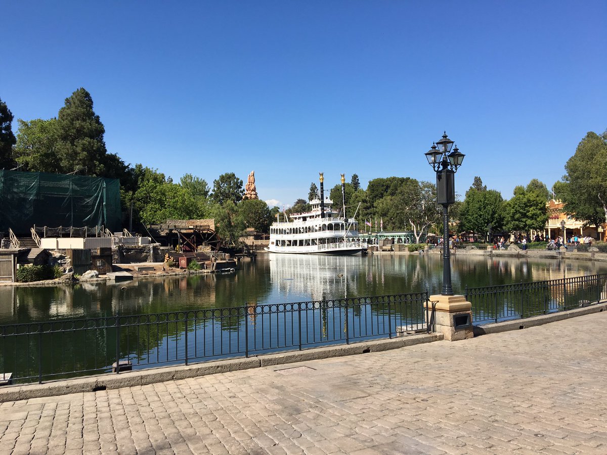 disneyland-in-august-best-worst-days-to-go-is-it-packed-real