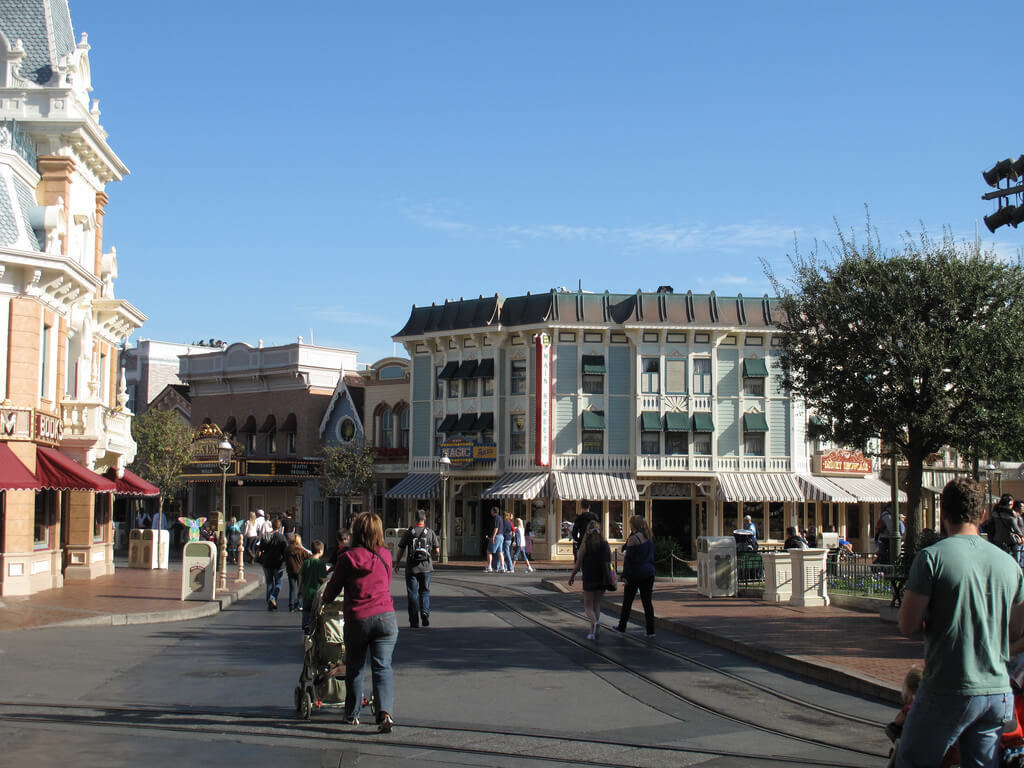 disneyland-in-january-best-worst-days-to-go-is-it-packed-real