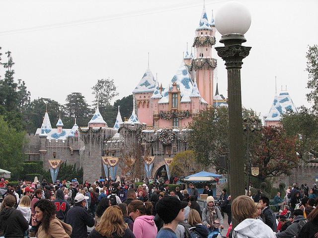 Disneyland Crowds In January Is It Packed Real Time Crowd Tracking Isitpacked Com