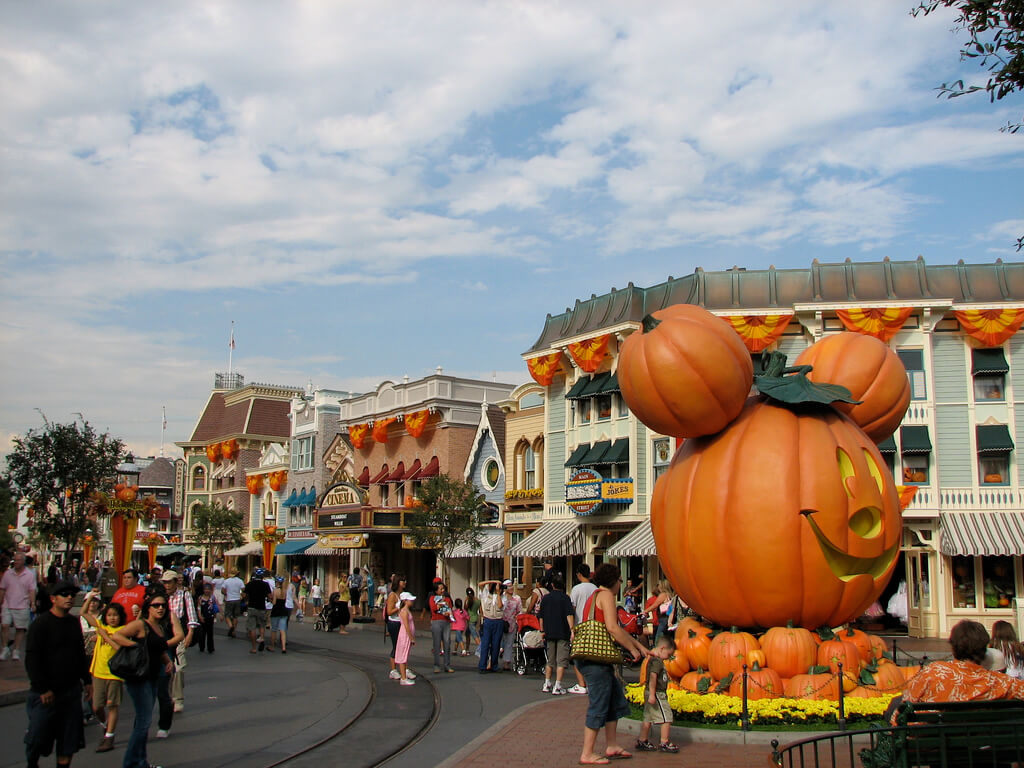 Disneyland in September Best & Worst Days to Go Is It Packed? Real