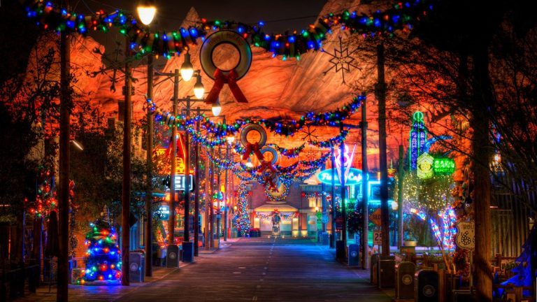 christmas-at-disneyland-best-worst-days-to-go-updated-for-2023